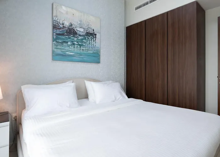 Luxury 2Br Apartment With Burj View Gym & Pool
