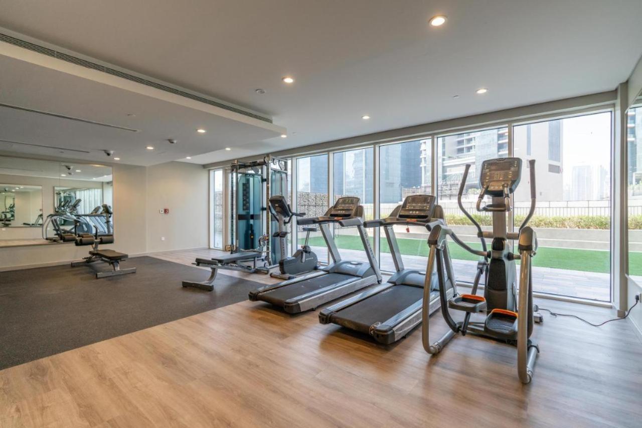 Luxury 2br With Burj View Gym & Pool Apartment *