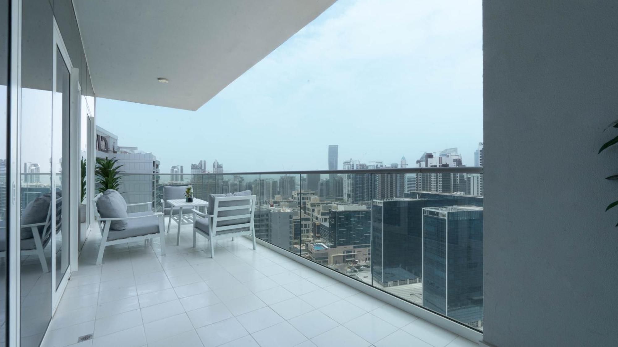 Luxury 2br With Burj View Gym & Pool Apartment *