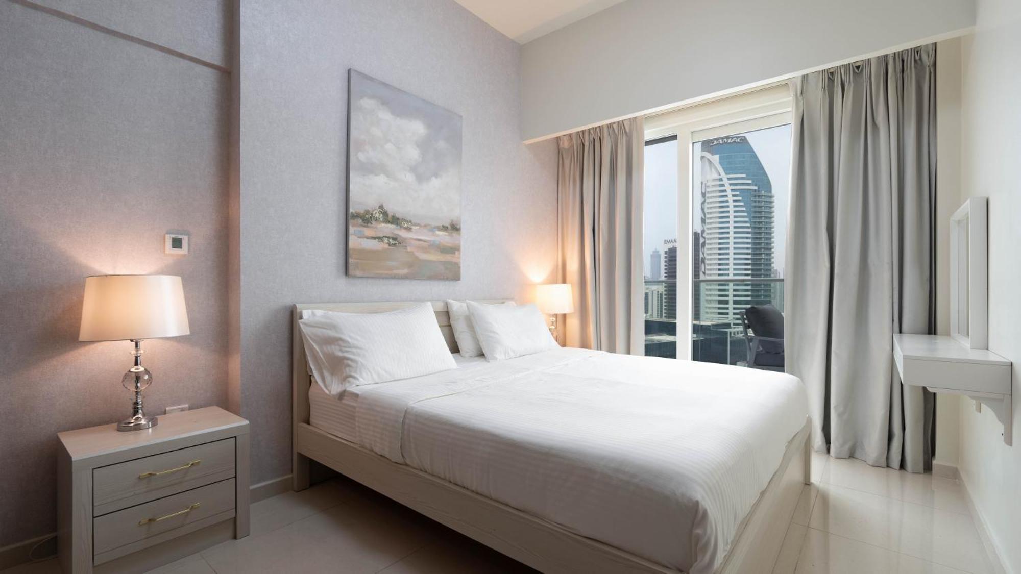 Luxury 2br With Burj View Gym & Pool Apartment Dubai
