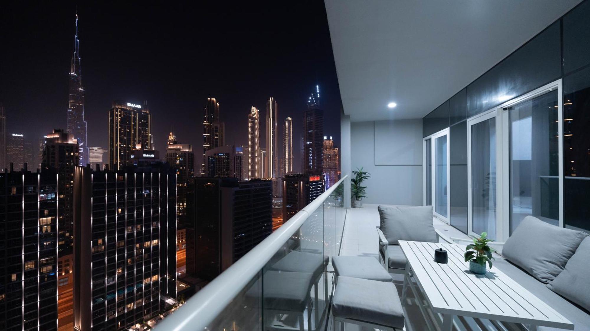 Luxury 2br With Burj View Gym & Pool دبي
