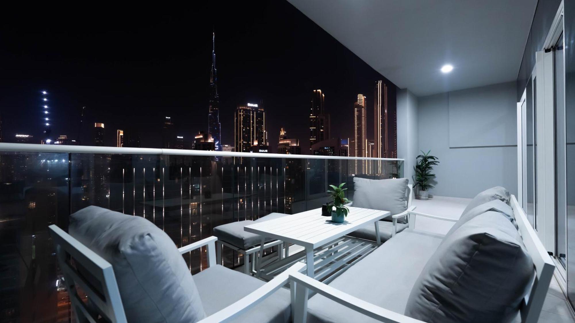 Luxury 2br With Burj View Gym & Pool